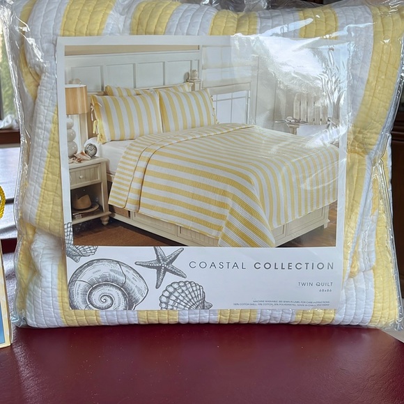 Coastal Collection Twin Quilt - Picture 3 of 4